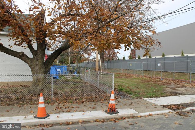 1039 BARKER ROAD, Sharon Hill, PA 19079