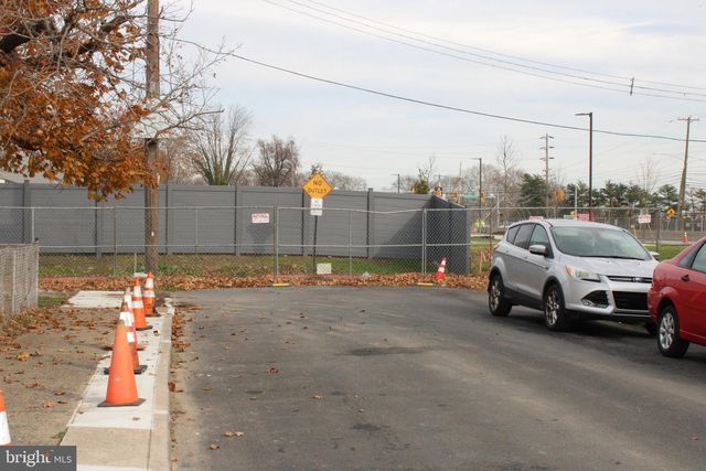 1039 BARKER ROAD, Sharon Hill, PA 19079