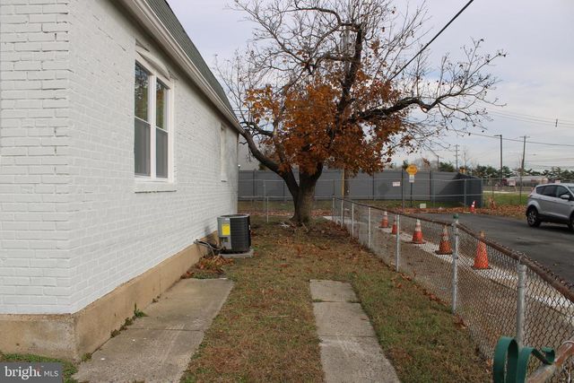 1039 BARKER ROAD, Sharon Hill, PA 19079