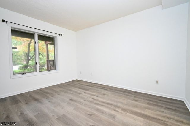 32 Pine Hollow Ct, Jefferson Twp., NJ 07438