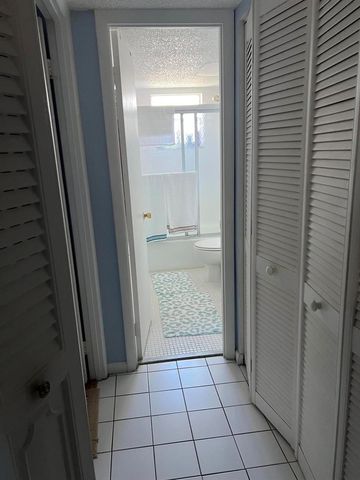 3220 Holiday Springs Boulevard 1-210, Margate, FL 33063