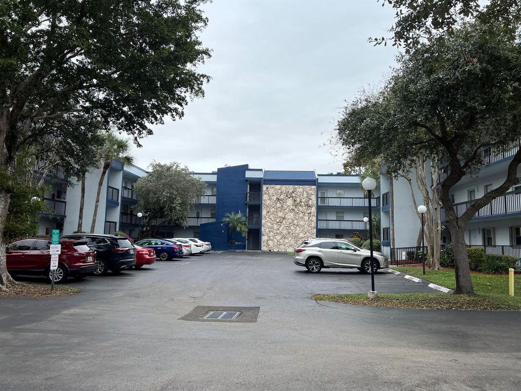 3220 Holiday Springs Boulevard 1-210, Margate, FL 33063