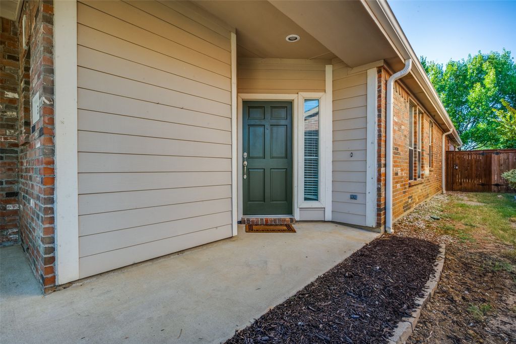 331 Clifton Circle, Lantana, TX 76226 — photo 3