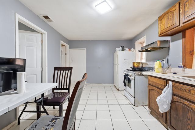 2333 S Whipple Street, Chicago, IL 60623