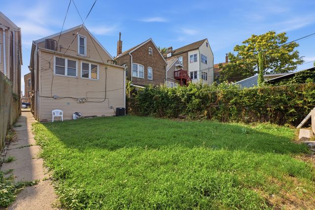 2333 S Whipple Street, Chicago, IL 60623