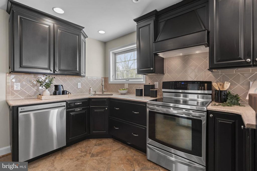 Image 10 of property listing at 4356 COLUMBIA RD, Ellicott City, MD 21042