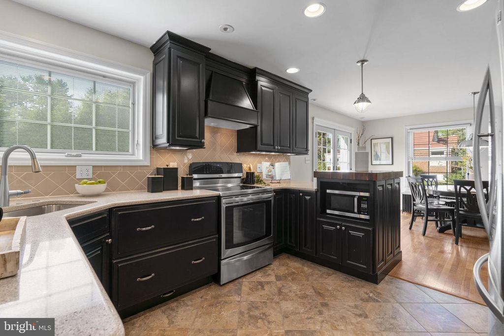 Image 11 of property listing at 4356 COLUMBIA RD, Ellicott City, MD 21042