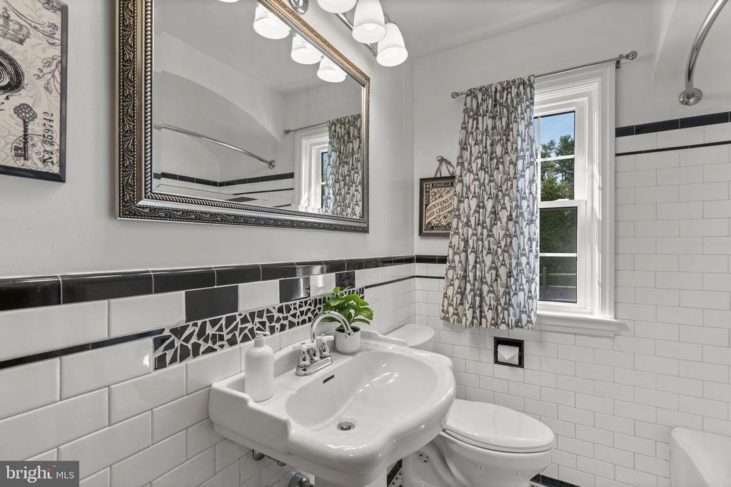 Image 13 of property listing at 4356 COLUMBIA RD, Ellicott City, MD 21042