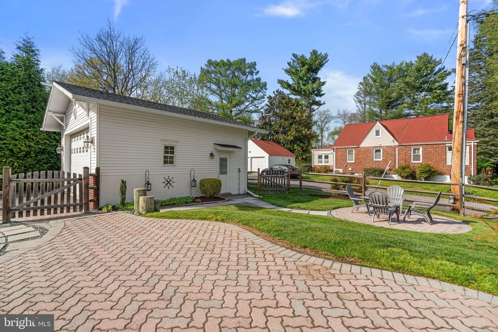 Image 36 of property listing at 4356 COLUMBIA RD, Ellicott City, MD 21042