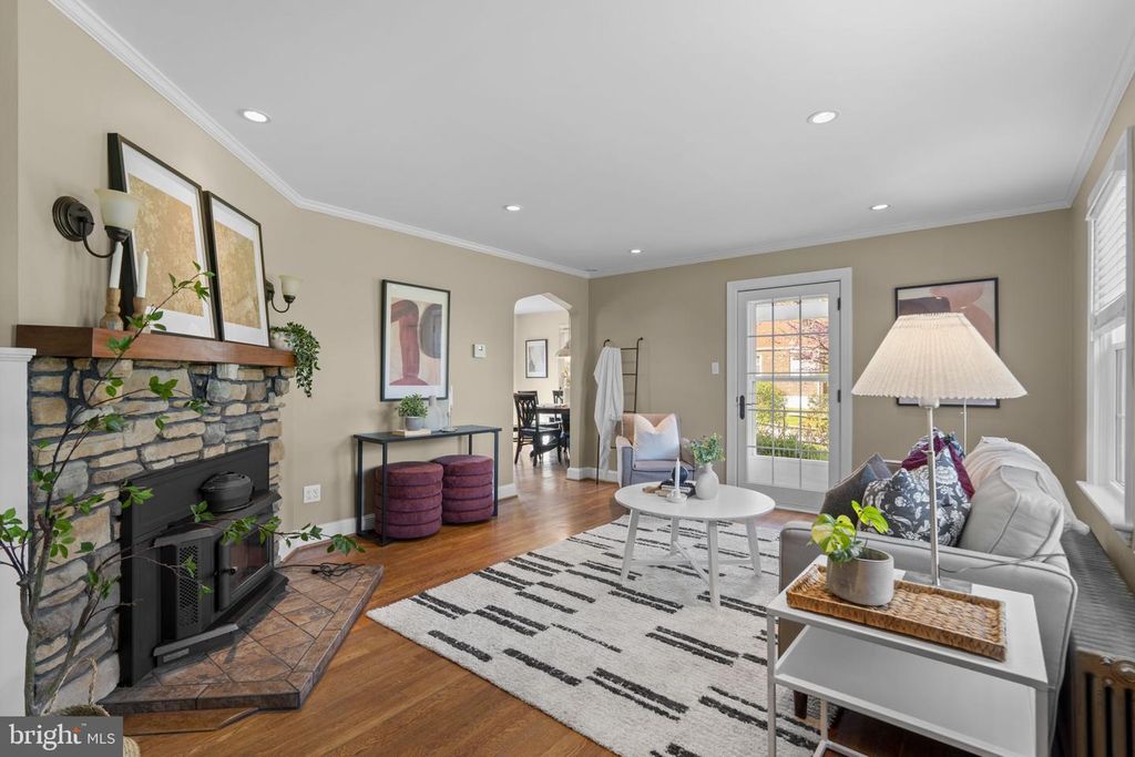 Image 5 of property listing at 4356 COLUMBIA RD, Ellicott City, MD 21042