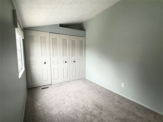 115 Saxonwald Ln, Castle Shannon, PA 15234