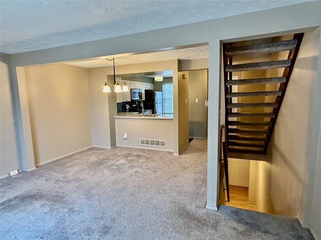 115 Saxonwald Ln, Castle Shannon, PA 15234