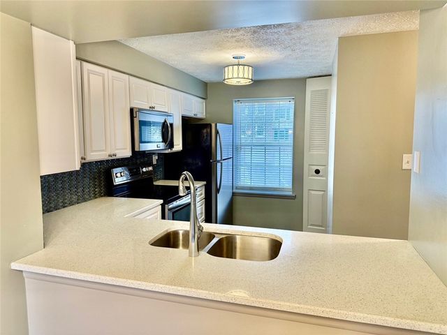 115 Saxonwald Ln, Castle Shannon, PA 15234