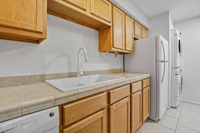 5750 N Camino Esplendora Apt 116, Tucson, AZ 85718