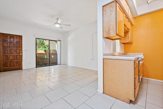 5750 N Camino Esplendora Apt 116, Tucson, AZ 85718