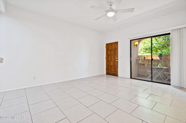 5750 N Camino Esplendora Apt 116, Tucson, AZ 85718