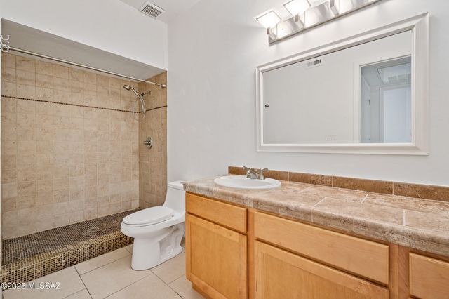 5750 N Camino Esplendora Apt 116, Tucson, AZ 85718