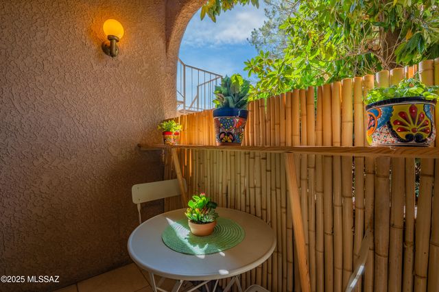 5750 N Camino Esplendora Apt 116, Tucson, AZ 85718