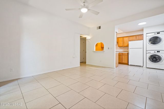 5750 N Camino Esplendora Apt 116, Tucson, AZ 85718