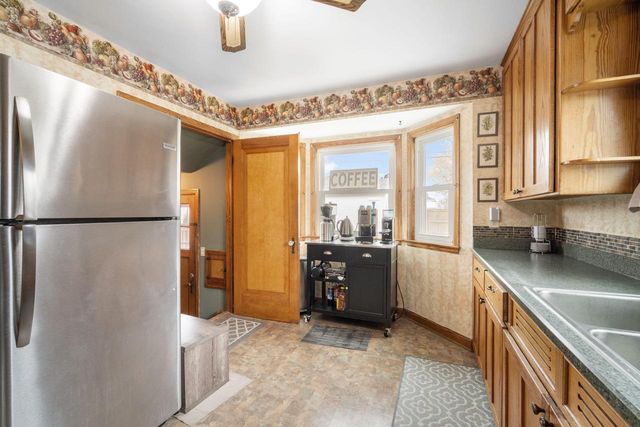 800 Menomonee AVENUE, South Milwaukee, WI 53172