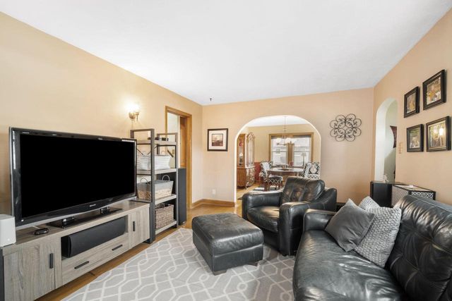 800 Menomonee AVENUE, South Milwaukee, WI 53172