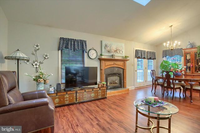 387 SCHAFFNER DR, Harrisburg, PA 17112