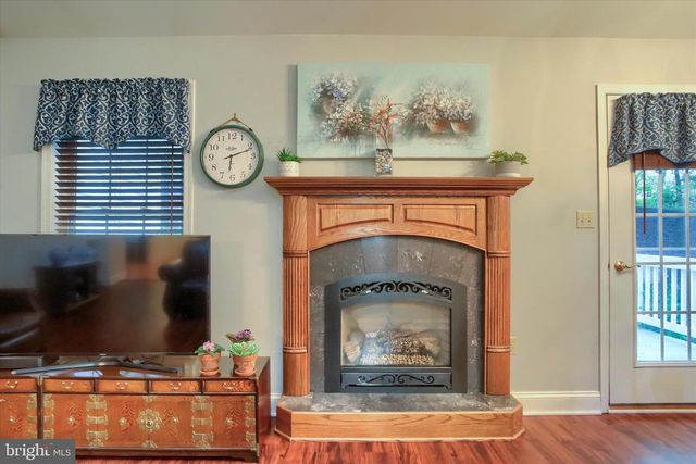 387 SCHAFFNER DR, Harrisburg, PA 17112