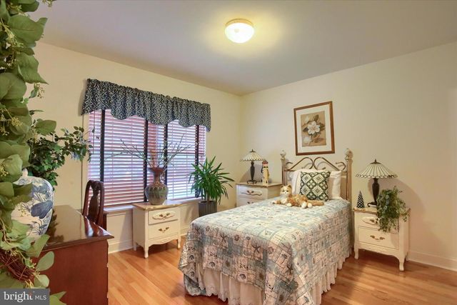 387 SCHAFFNER DR, Harrisburg, PA 17112