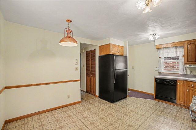 215 Acme Ave, Harmar, PA 15024
