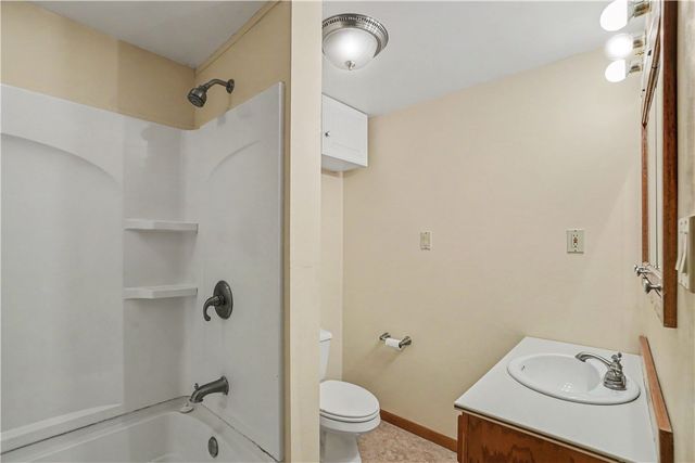 215 Acme Ave, Harmar, PA 15024