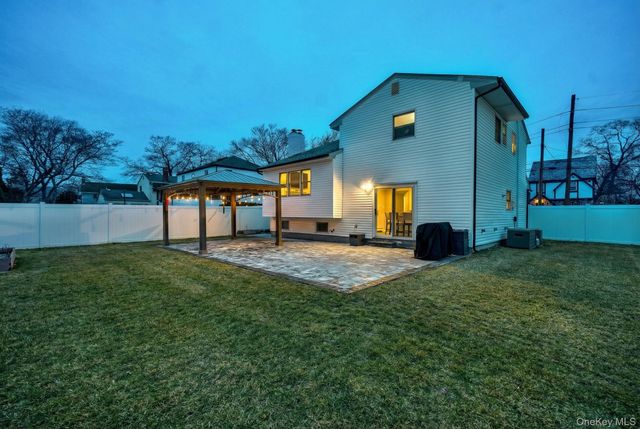 2550 Natta Boulevard, Bellmore, NY 11710