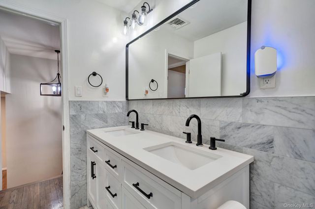 2550 Natta Boulevard, Bellmore, NY 11710