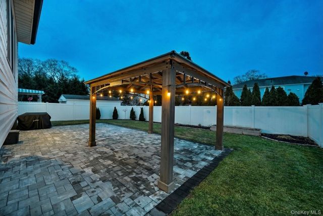 2550 Natta Boulevard, Bellmore, NY 11710