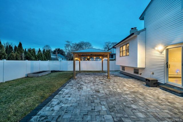 2550 Natta Boulevard, Bellmore, NY 11710