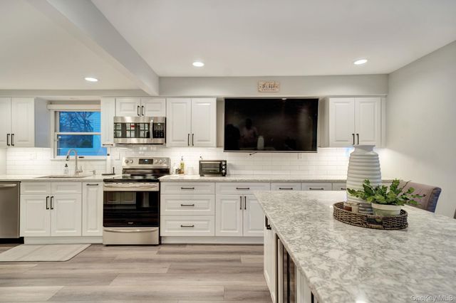 2550 Natta Boulevard, Bellmore, NY 11710