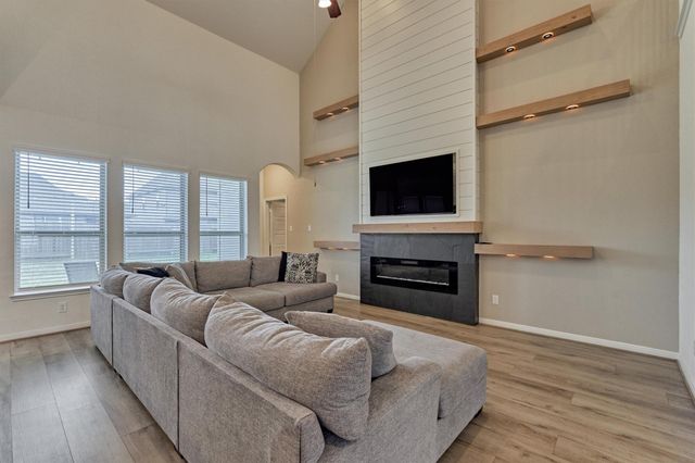 21433 Kings Guild Lane, Kingwood, TX 77339