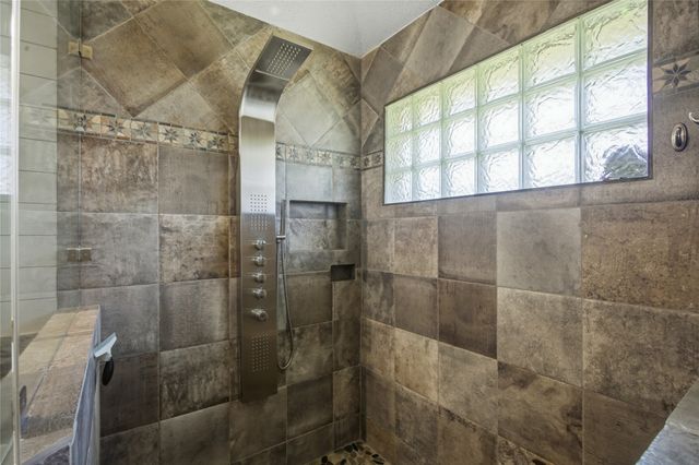 4511 Queenswood Drive, Grand Prairie, TX 75052