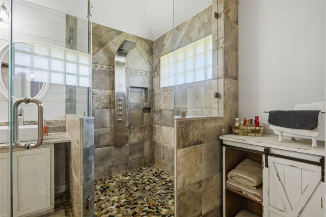 4511 Queenswood Drive, Grand Prairie, TX 75052