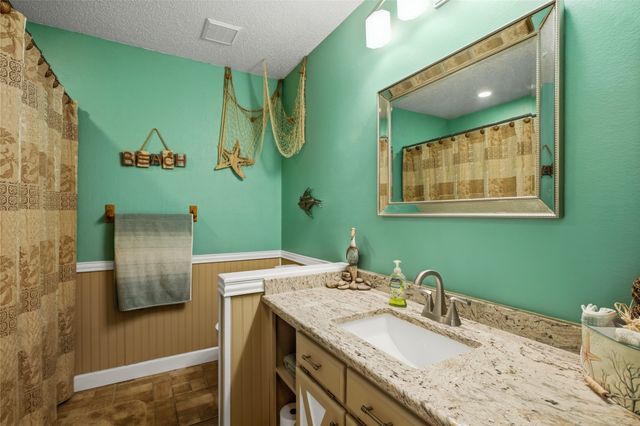 4511 Queenswood Drive, Grand Prairie, TX 75052