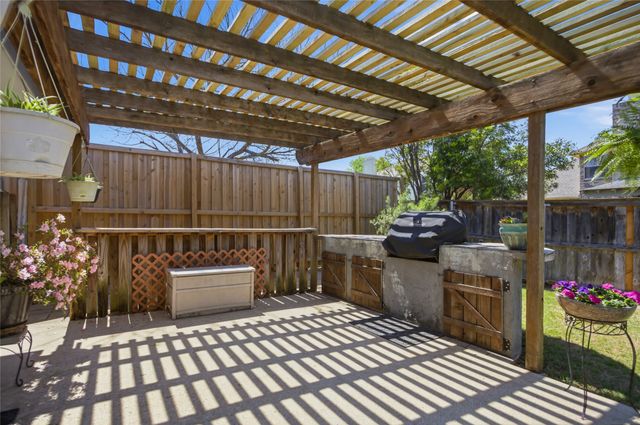 4511 Queenswood Drive, Grand Prairie, TX 75052