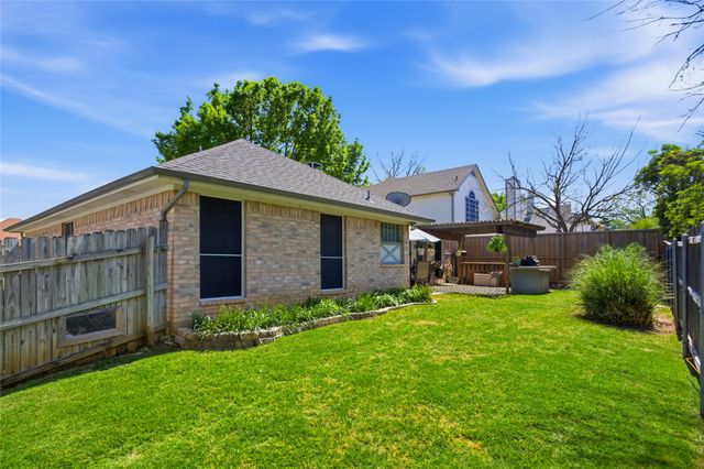 4511 Queenswood Drive, Grand Prairie, TX 75052