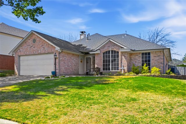 4511 Queenswood Drive, Grand Prairie, TX 75052