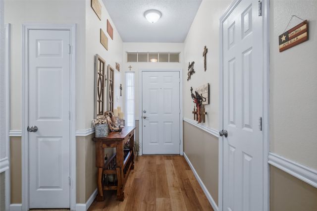 4511 Queenswood Drive, Grand Prairie, TX 75052