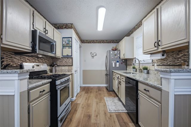 4511 Queenswood Drive, Grand Prairie, TX 75052