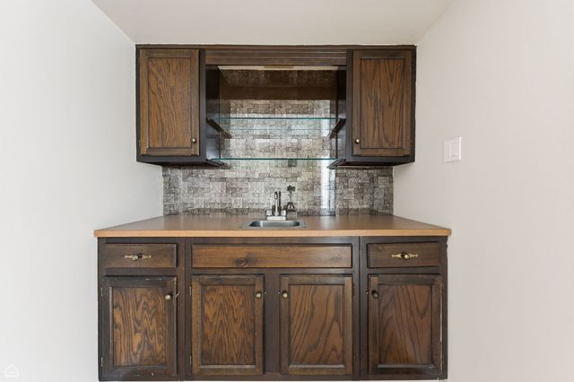 1081 PINEHURST Lane, Schaumburg, IL 60193