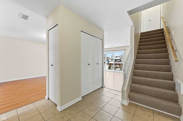 1081 PINEHURST Lane, Schaumburg, IL 60193