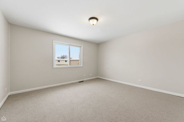 1081 PINEHURST Lane, Schaumburg, IL 60193