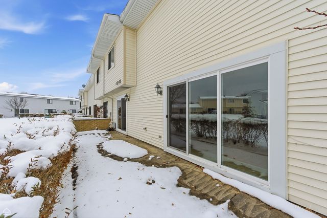 1081 PINEHURST Lane, Schaumburg, IL 60193