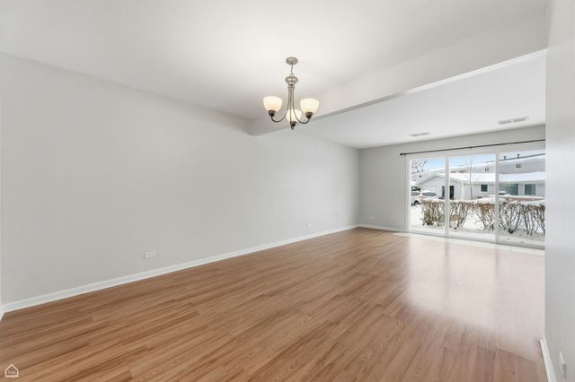 1081 PINEHURST Lane, Schaumburg, IL 60193