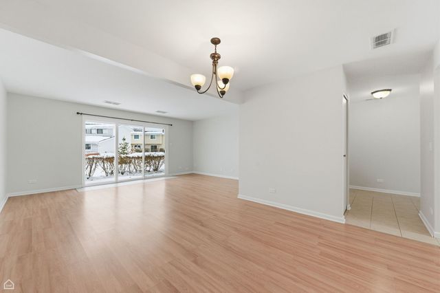 1081 PINEHURST Lane, Schaumburg, IL 60193